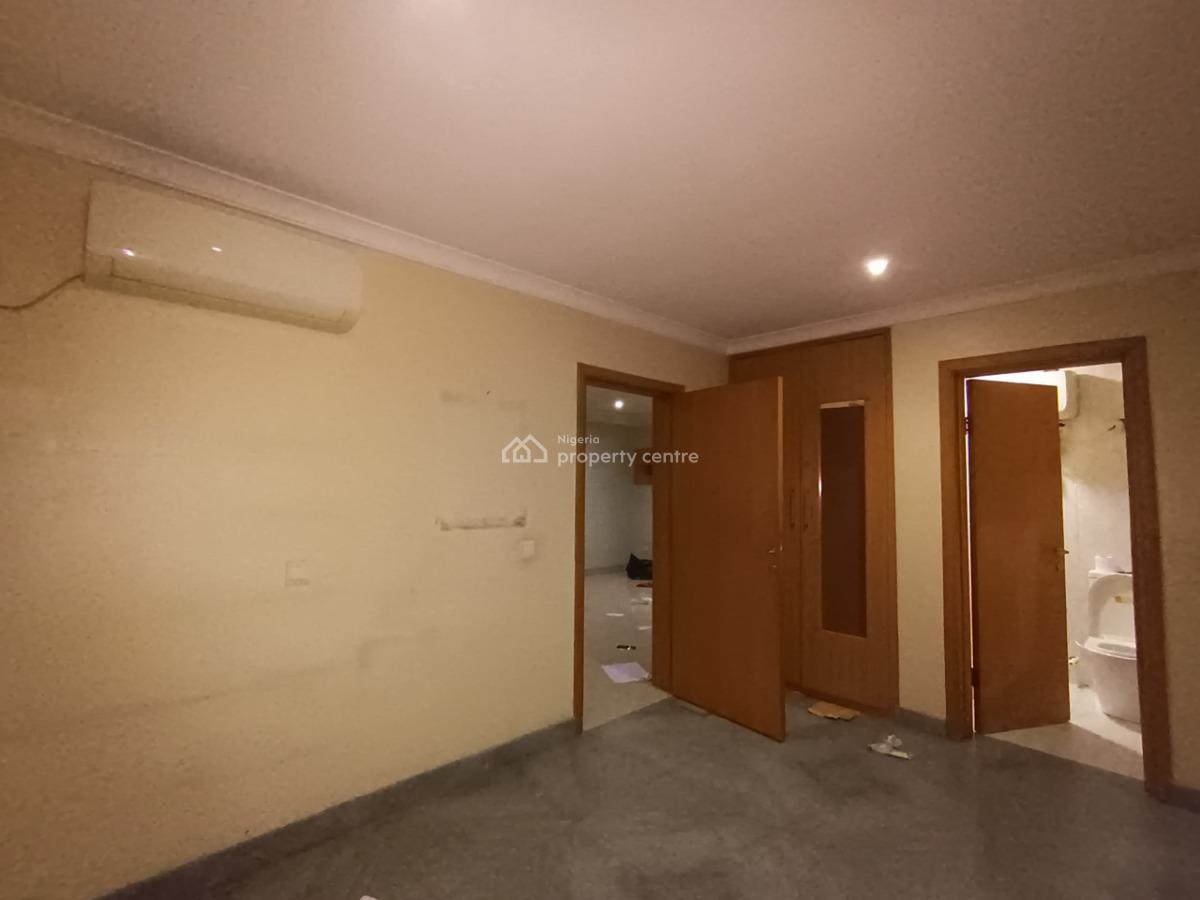 Serviced 2 Bedroom En-suite Flat with Fitted Kitchen, Cooker, Heat Ext, Lekki Phase 1, Lekki, Lagos, Flat / Apartment for Rent
