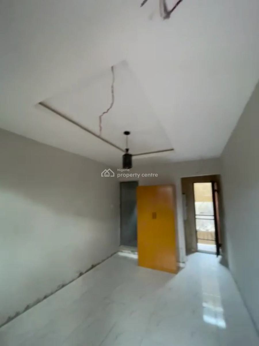 Spacious Studio with Wardrobe,cabinet,balcony, Off Morocco Road, Yaba, Lagos, Self Contain (single Rooms) for Sale