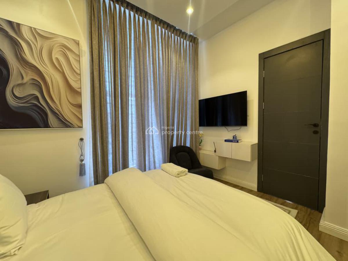 Newly Furnished Luxury 3 Bedrooms with Pool and Ps5, Lekki Phase 1, Lekki, Lagos, Flat / Apartment Short Let