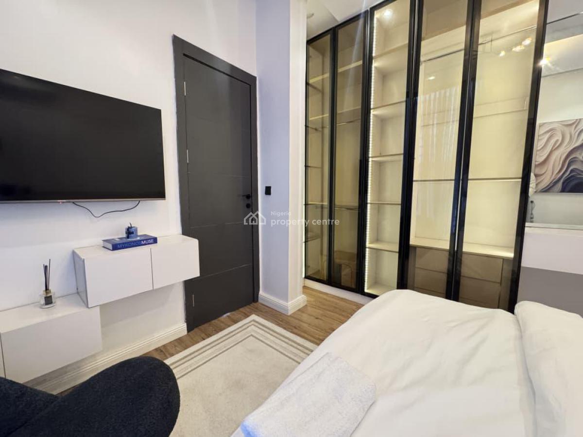 Newly Furnished Luxury 3 Bedrooms with Pool and Ps5, Lekki Phase 1, Lekki, Lagos, Flat / Apartment Short Let