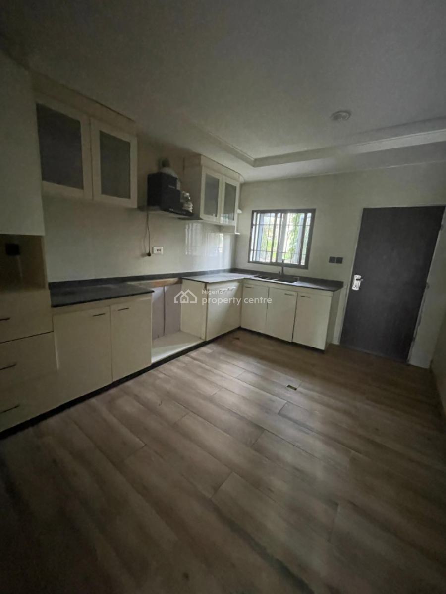 Distress 4 Bedroom Terrace Duplex in an Estate, Life Camp, Abuja, Terraced Duplex for Sale