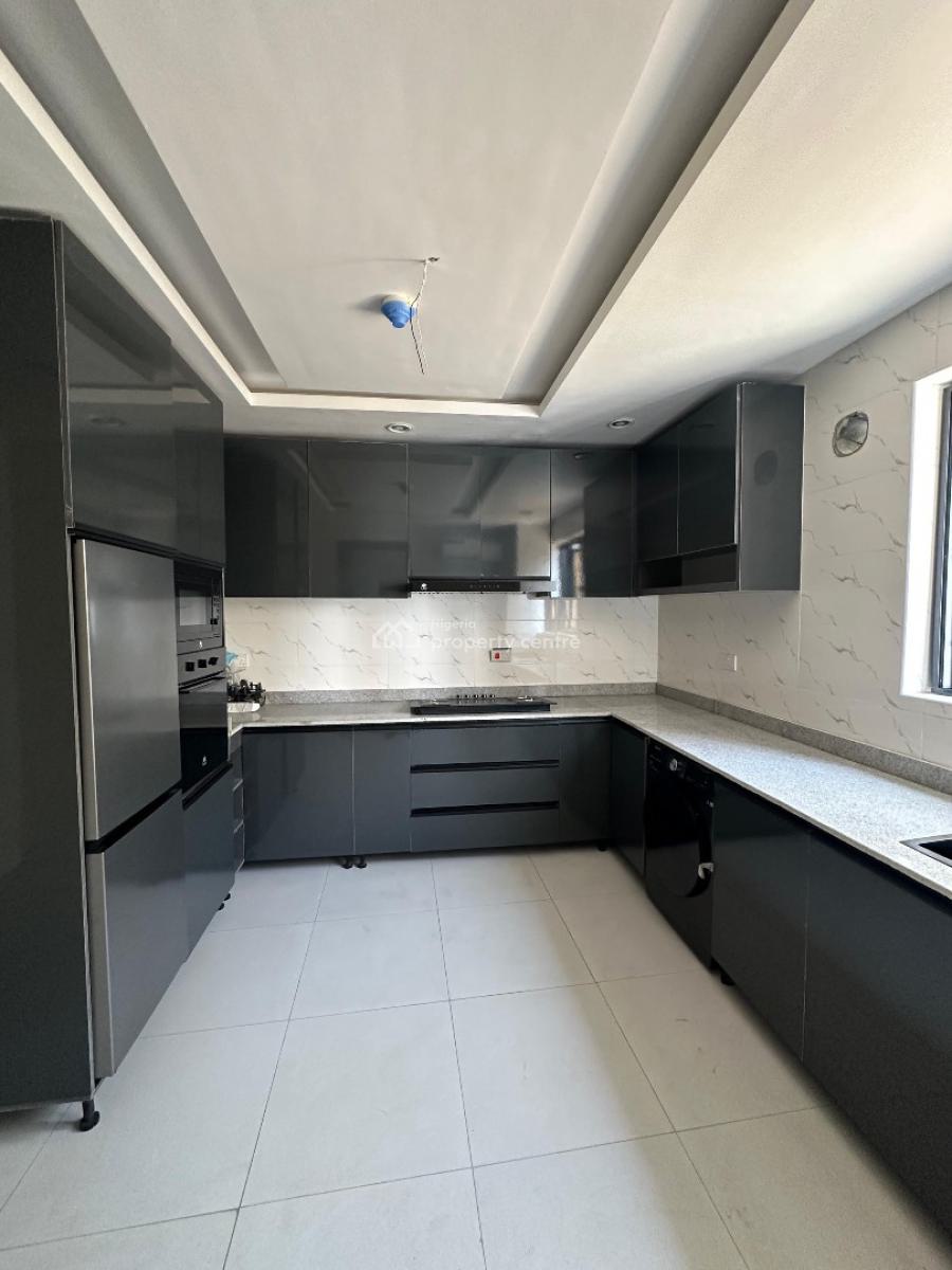 Classic 2 Bedroom Apartment in a Secure Estate, Lekki Phase 1, Lekki, Lagos, Flat / Apartment for Sale