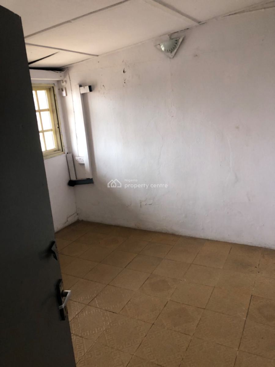 2 Bedroom Flat, Game Village, Bode Thomas, Surulere, Lagos, Block of Flats for Sale