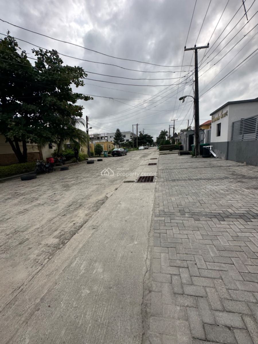 2 Bedroom Flat with Bq, Off Admiralty Way, Lekki Phase 1, Lekki, Lagos, Flat / Apartment for Sale