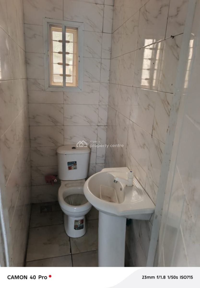a Room and Palour Self Contain, New Bodija, Ibadan, Oyo, House for Rent