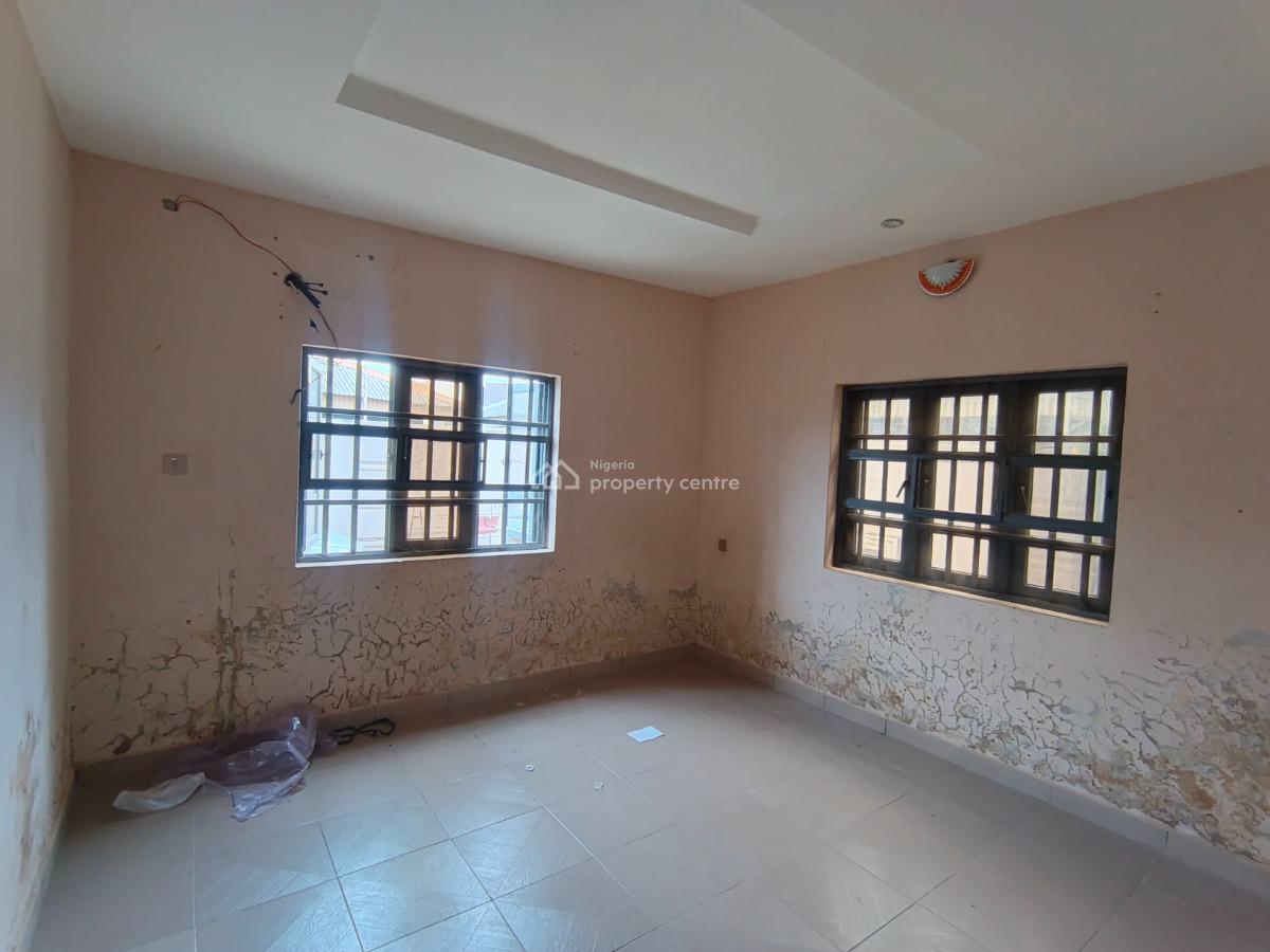2 Bedroom Flat, Elepe Ijede Road, Ikorodu, Lagos, Flat / Apartment for Rent