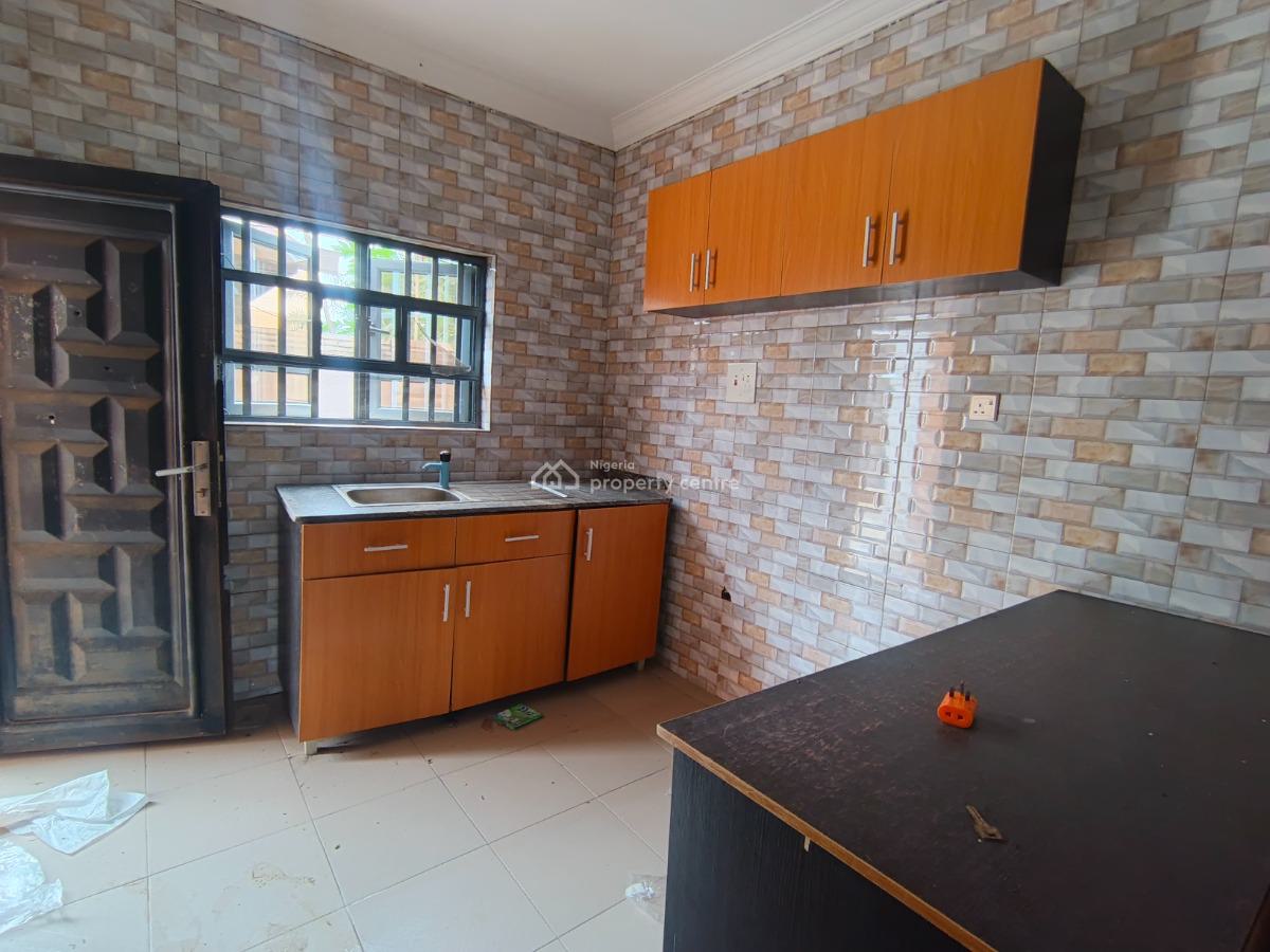 2 Bedroom Flat, Elepe Ijede Road, Ikorodu, Lagos, Flat / Apartment for Rent