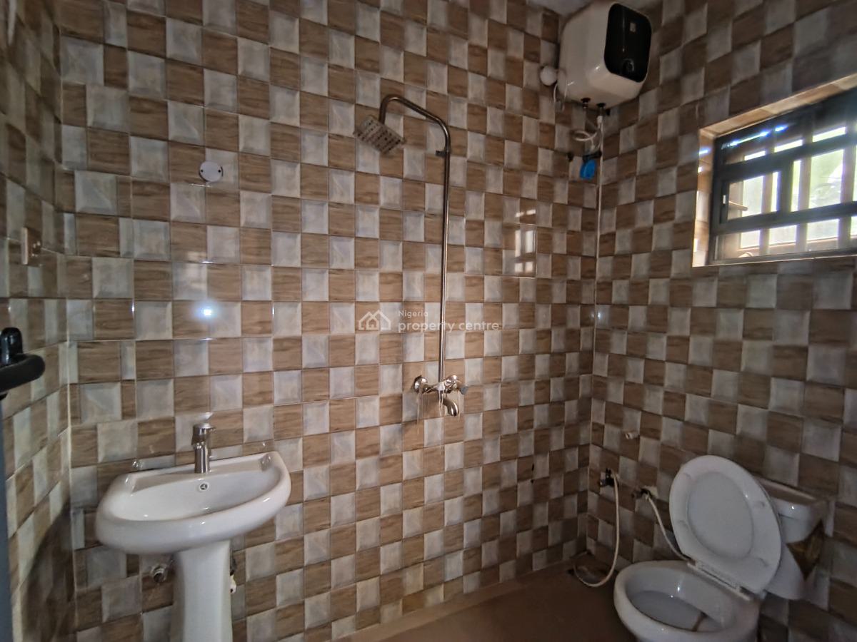 2 Bedroom Flat, Elepe Ijede Road, Ikorodu, Lagos, Flat / Apartment for Rent