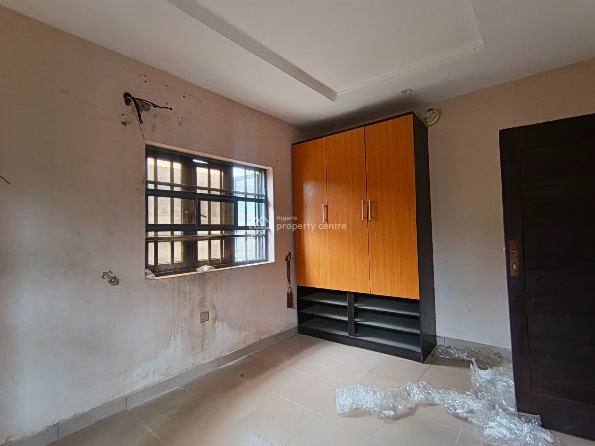 2 Bedroom Flat, Elepe Ijede Road, Ikorodu, Lagos, Flat / Apartment for Rent