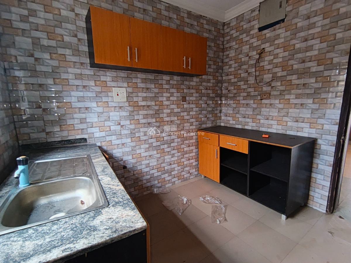 2 Bedroom Flat, Elepe Ijede Road, Ikorodu, Lagos, Flat / Apartment for Rent
