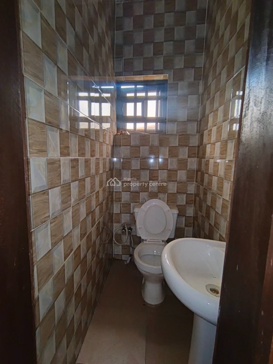 2 Bedroom Flat, Elepe Ijede Road, Ikorodu, Lagos, Flat / Apartment for Rent