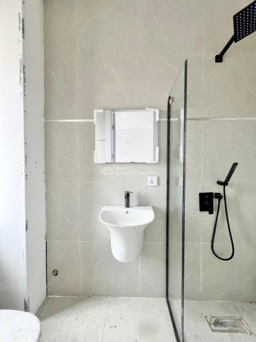 2 Bedrooms Flat with Bq, Lekki, Lagos, Flat / Apartment for Sale