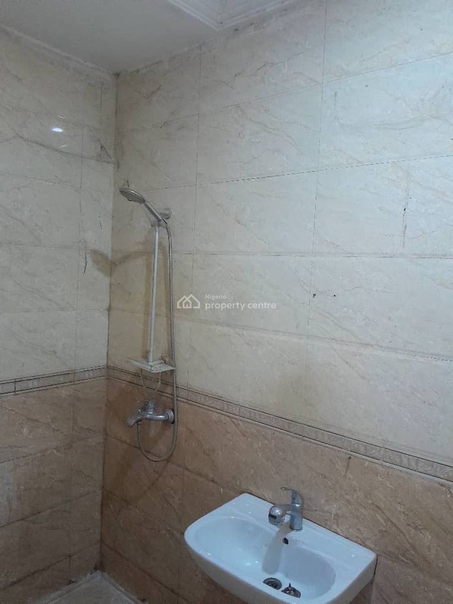 Well Renovated 3 Bedroom Spacious Apartment, Tarred Road, Katampe, Abuja, Flat / Apartment for Rent
