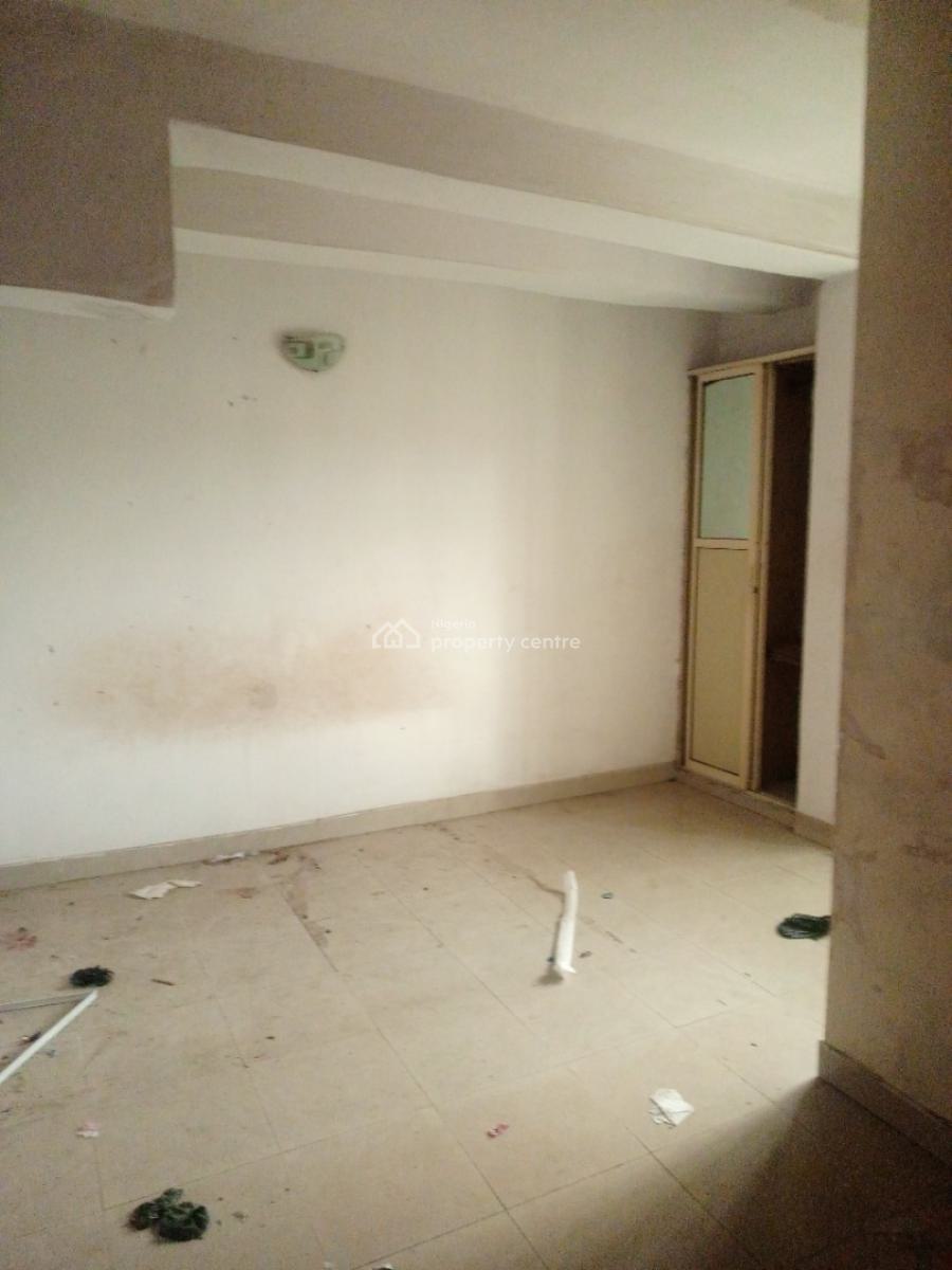 a Spacious Bedroom Flat with Rooms En Suite and Guest Toilet, Agege Axis, Mangoro, Ikeja, Lagos, Flat / Apartment for Rent