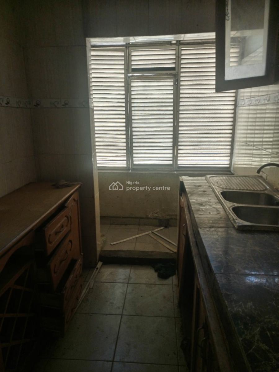 a Spacious Bedroom Flat with Rooms En Suite and Guest Toilet, Agege Axis, Mangoro, Ikeja, Lagos, Flat / Apartment for Rent