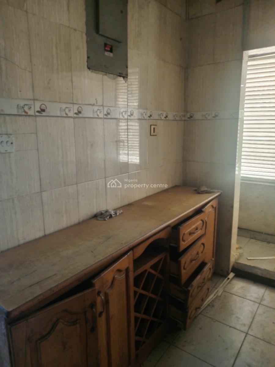a Spacious Bedroom Flat with Rooms En Suite and Guest Toilet, Agege Axis, Mangoro, Ikeja, Lagos, Flat / Apartment for Rent