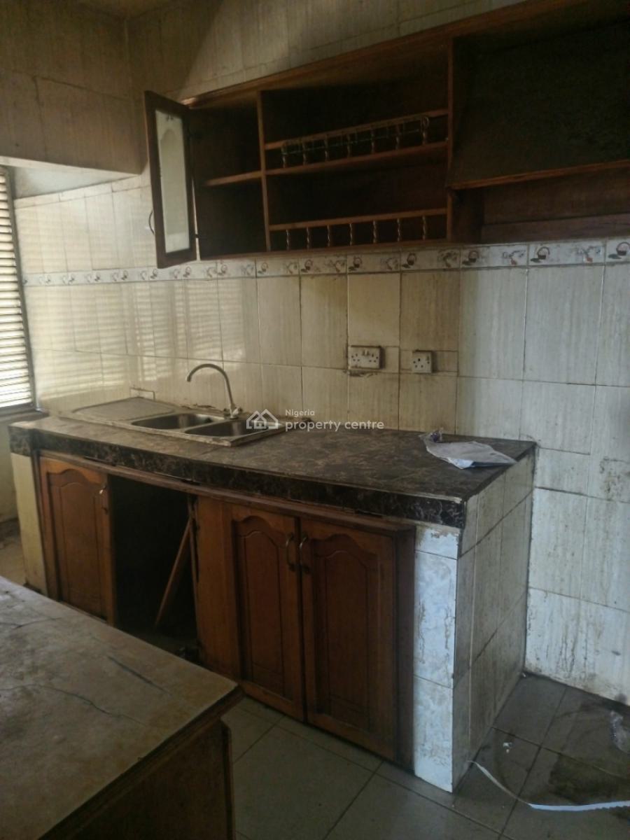a Spacious Bedroom Flat with Rooms En Suite and Guest Toilet, Agege Axis, Mangoro, Ikeja, Lagos, Flat / Apartment for Rent