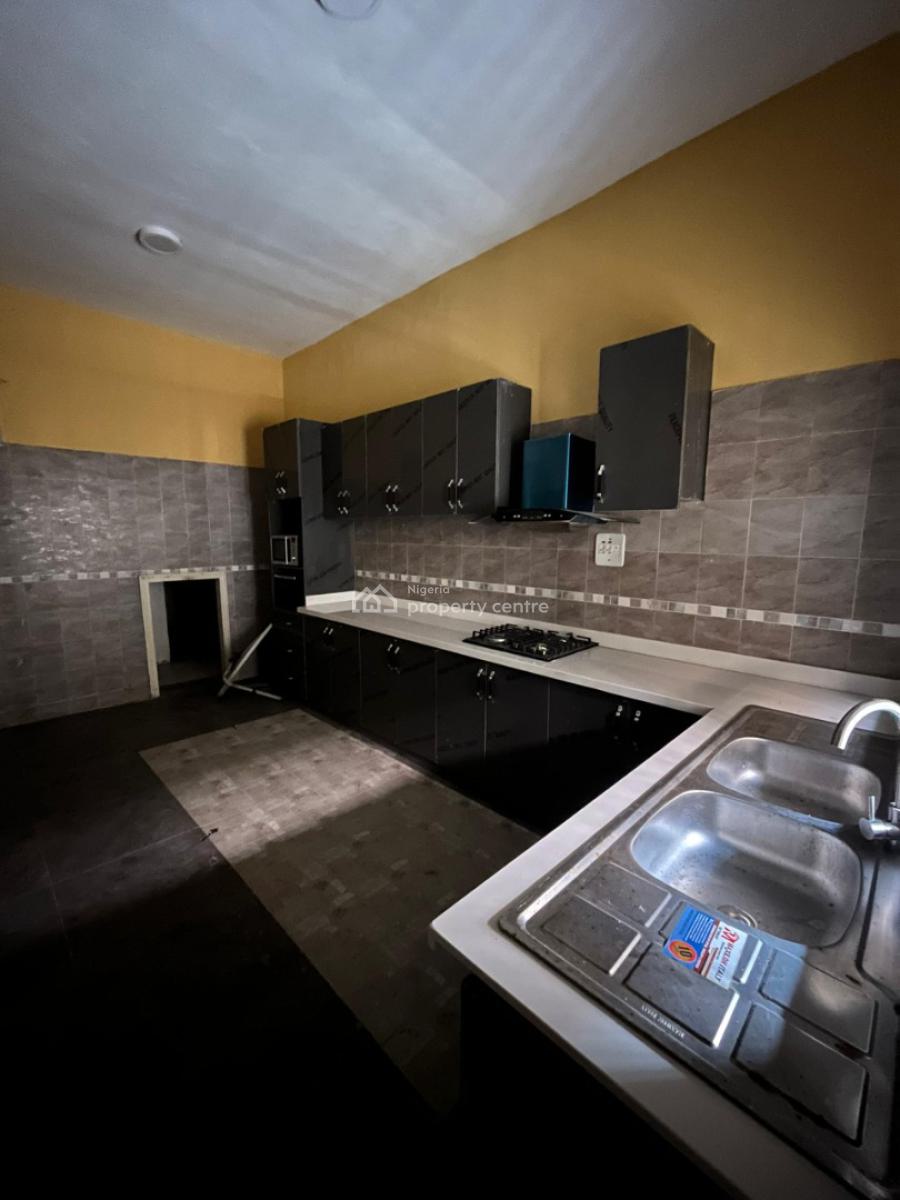 Very Spacious Self Serviced 4 Bedroom Semi Detached Duplex + 2 Rooms Bq, Lekki Phase 1, Lekki, Lagos, Semi-detached Duplex for Sale