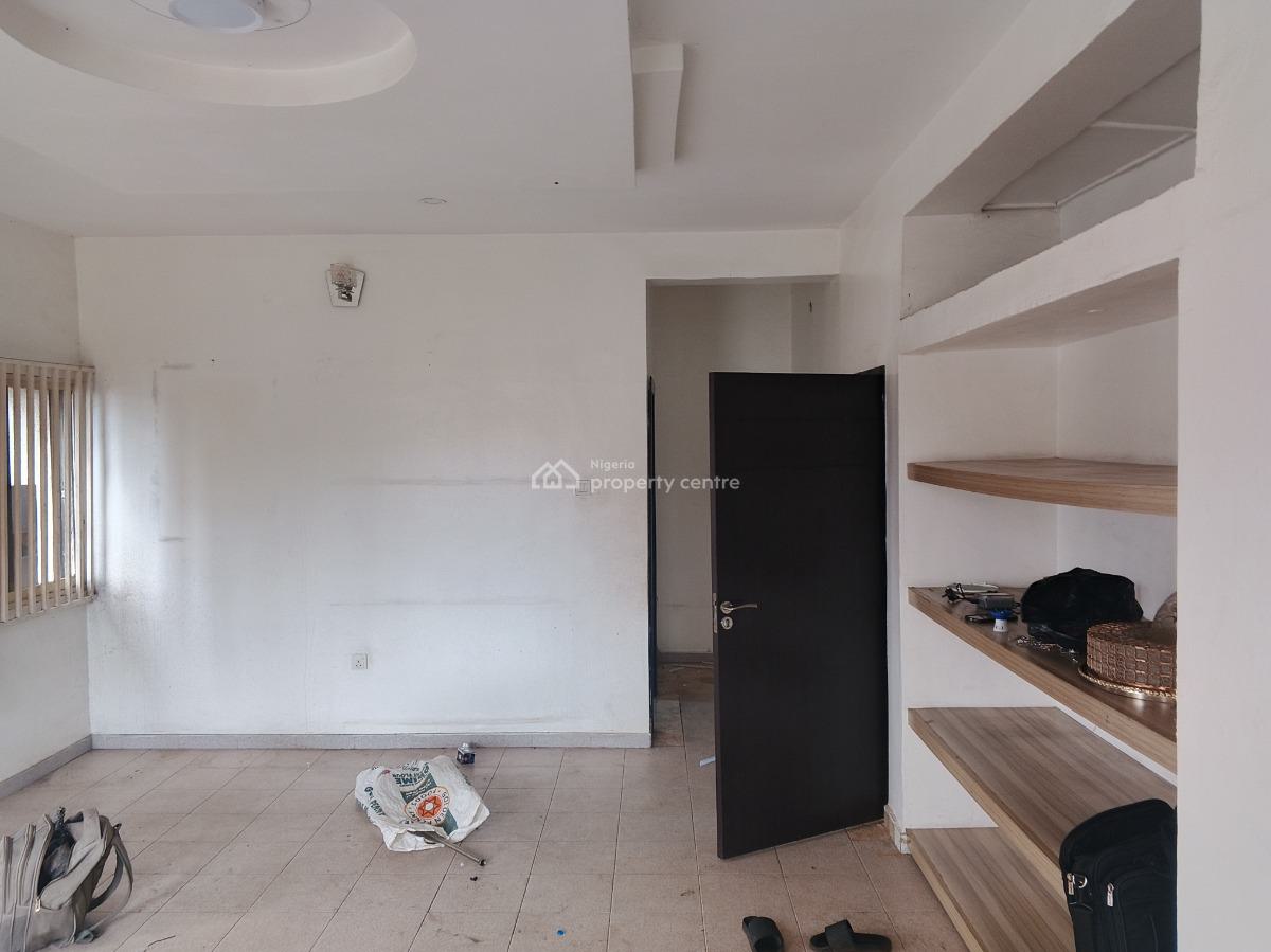 2 Bedrooms 1st Floor Self Serviced Flat, Off Wole Olateju St, a Series, Lekki Phase 1, Lekki, Lagos, Flat / Apartment for Rent