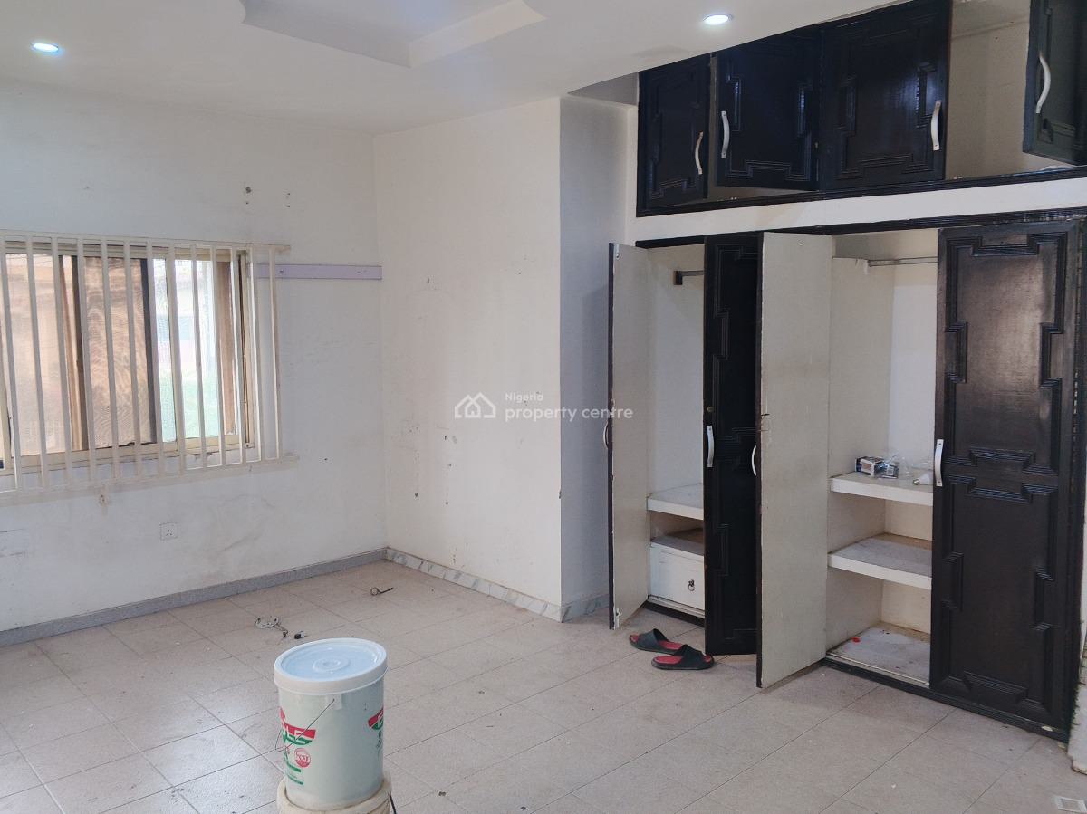 2 Bedrooms 1st Floor Self Serviced Flat, Off Wole Olateju St, a Series, Lekki Phase 1, Lekki, Lagos, Flat / Apartment for Rent