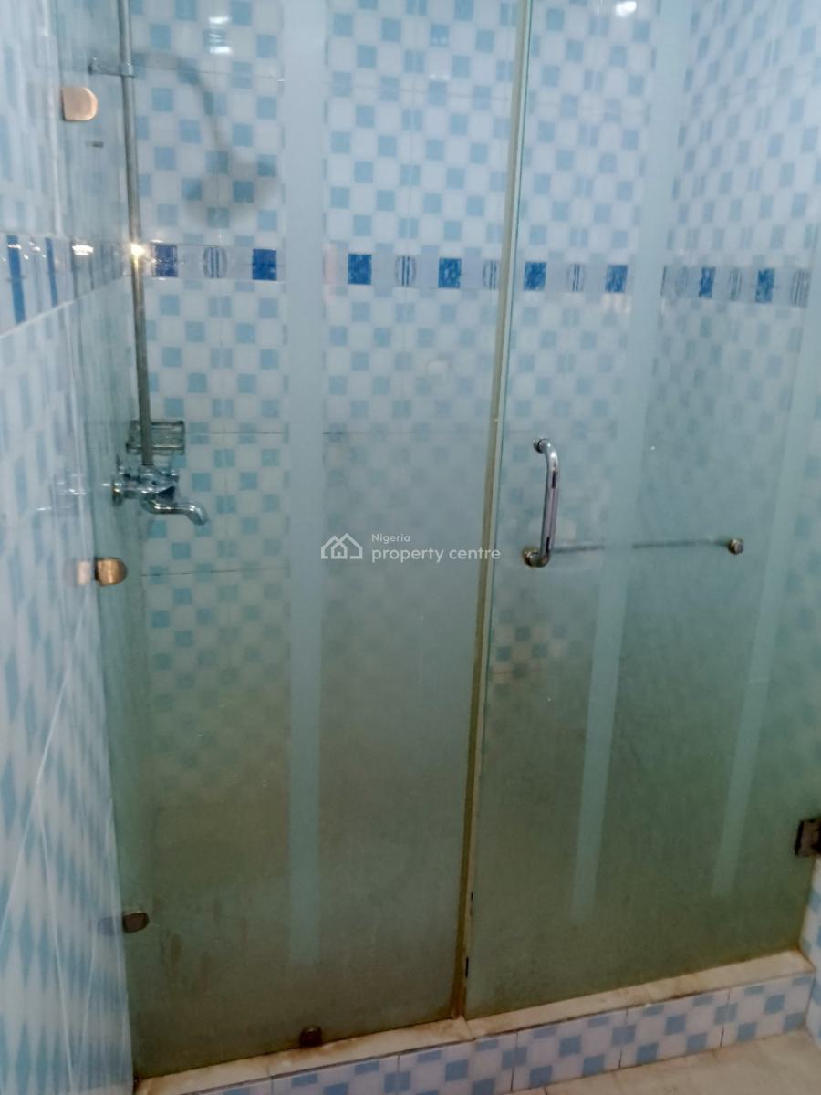 2 Bedrooms 1st Floor Self Serviced Flat, Off Wole Olateju St, a Series, Lekki Phase 1, Lekki, Lagos, Flat / Apartment for Rent