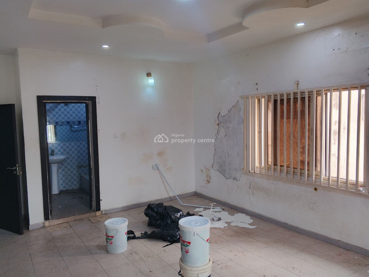 2 Bedrooms 1st Floor Self Serviced Flat, Off Wole Olateju St, a Series, Lekki Phase 1, Lekki, Lagos, Flat / Apartment for Rent