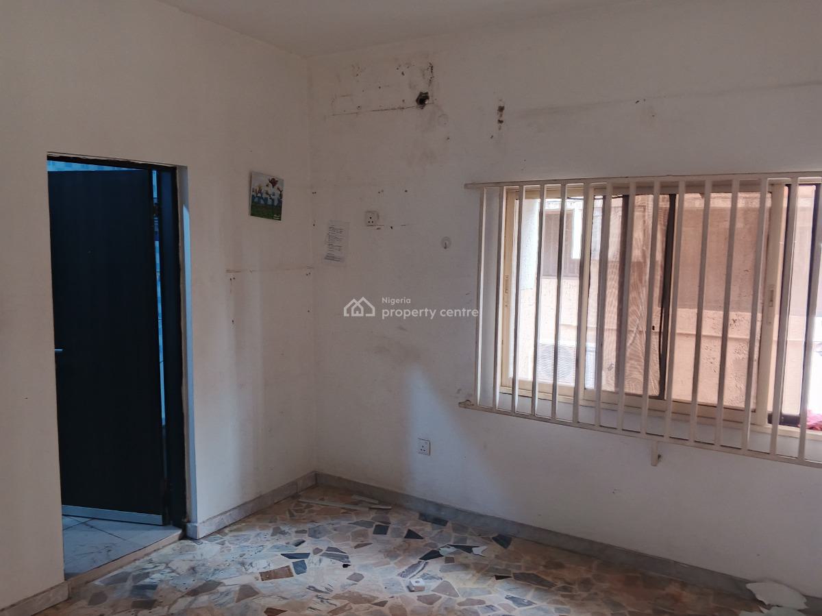 2 Bedrooms 1st Floor Self Serviced Flat, Off Wole Olateju St, a Series, Lekki Phase 1, Lekki, Lagos, Flat / Apartment for Rent