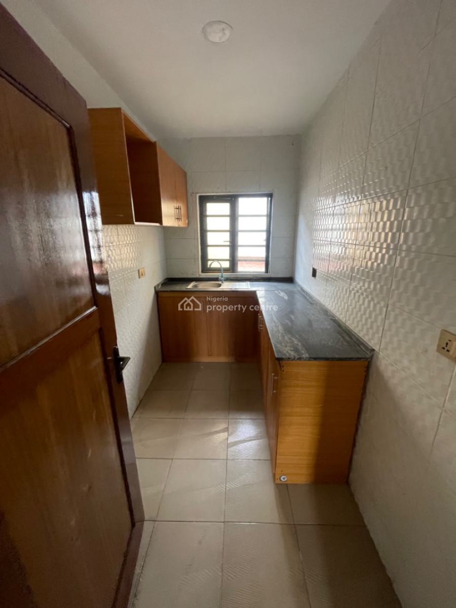 Well Renovated 2 Bedroom Apartment with Excellent Facilities, Ogidan, Ajah, Lagos, Flat / Apartment for Rent