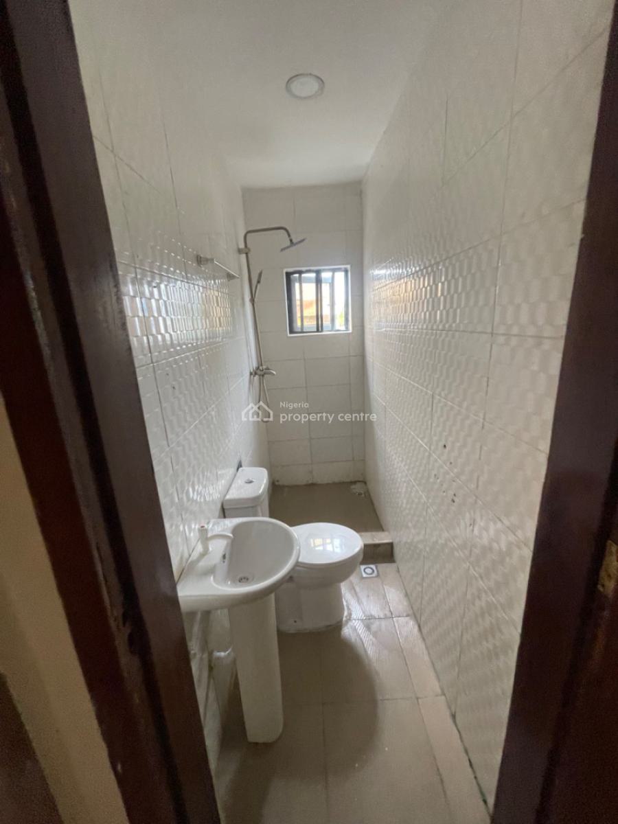 Well Renovated 2 Bedroom Apartment with Excellent Facilities, Ogidan, Ajah, Lagos, Flat / Apartment for Rent