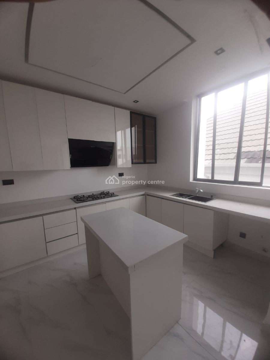 Newly Built and Serviced with 24/7 Power Supply 2 Bedroom En-suite Flat, Lekki Phase 1, Lekki, Lagos, Flat / Apartment for Sale