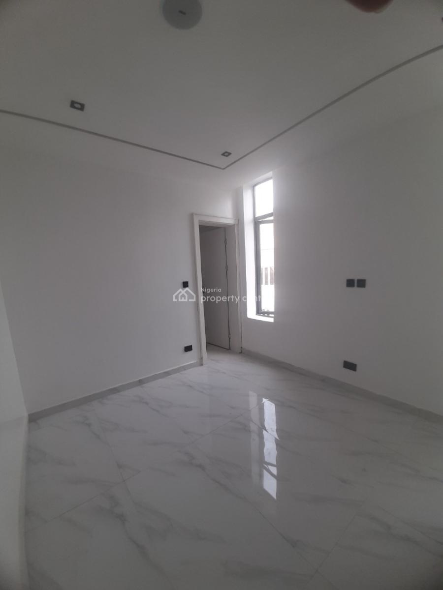 Newly Built and Serviced with 24/7 Power Supply 2 Bedroom En-suite Flat, Lekki Phase 1, Lekki, Lagos, Flat / Apartment for Sale