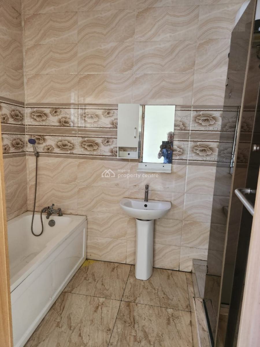 Master Bedroom Shared Apartment in Orchid Road, Off Orchid Road, Lekki, Lagos, Self Contain (single Rooms) for Rent