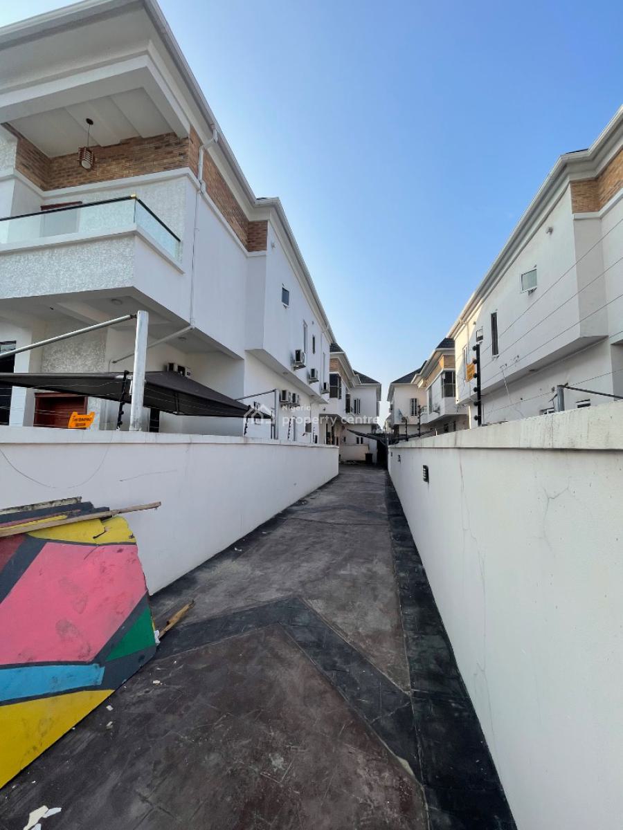 Spacious 5 Bedroom Fully Detached House with Bq, Orchid Road, Lekki, Lagos, Detached Duplex for Rent