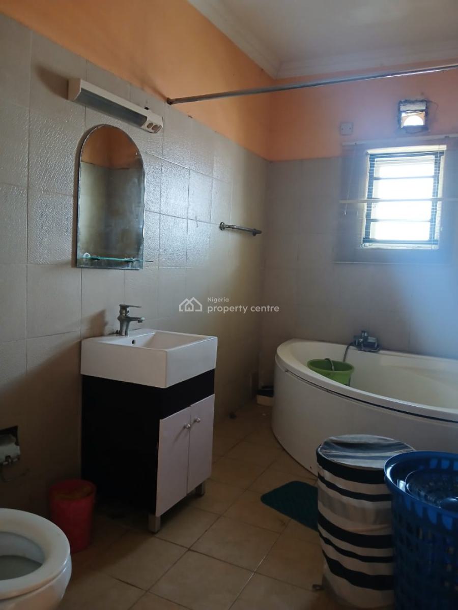 3 Bedroom Flat with a Room Bq, Alagomeji, Yaba, Lagos, Flat / Apartment for Rent