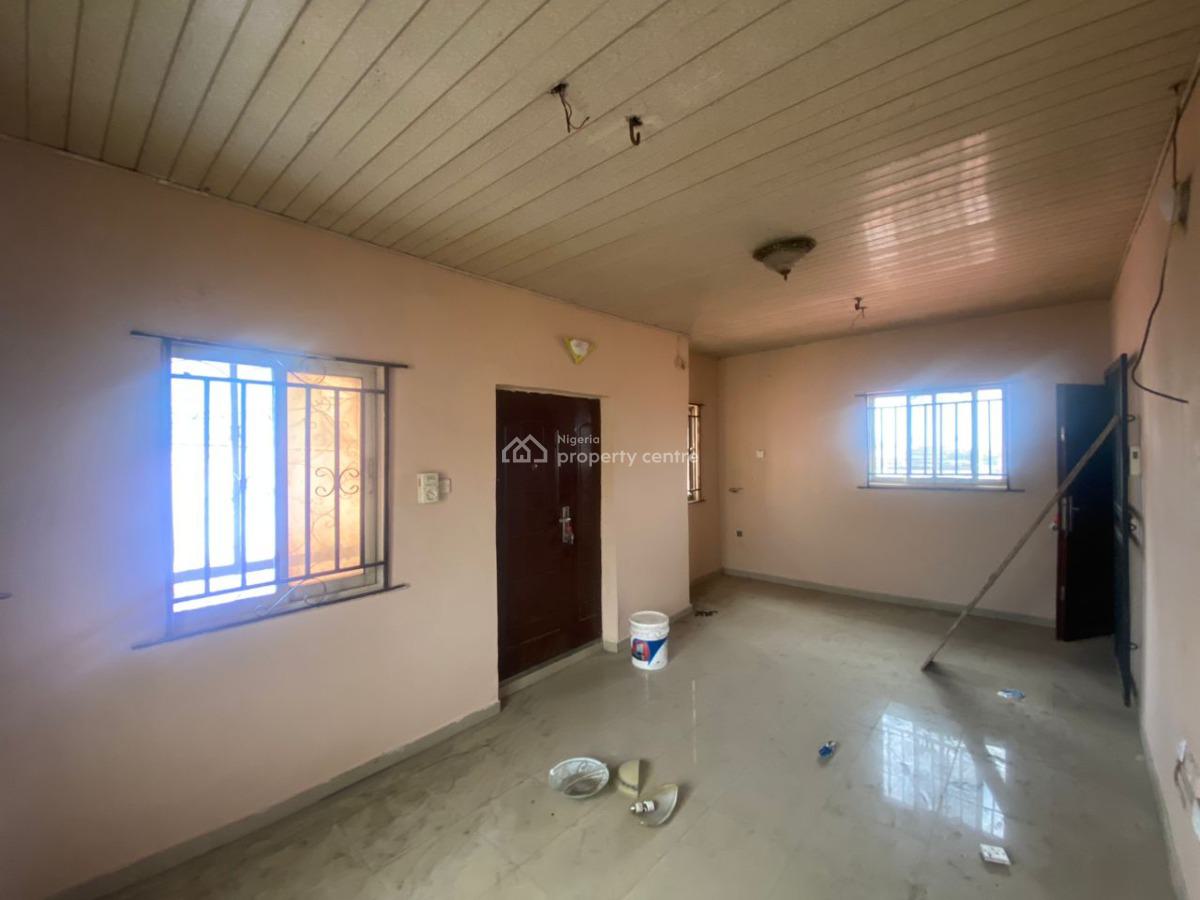 12 Rooms Detached House with 250sqm Warehouse in a Large Compound, Ogudu, Lagos, House for Rent