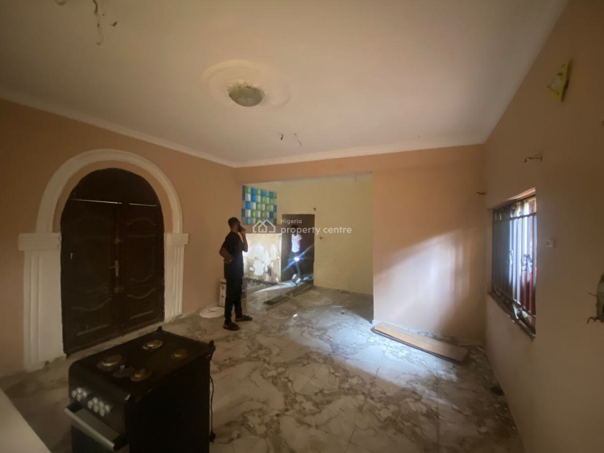 12 Rooms Detached House with 250sqm Warehouse in a Large Compound, Ogudu, Lagos, House for Rent