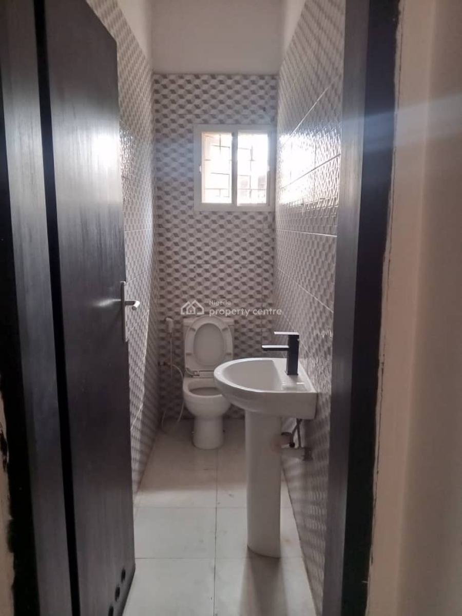 Decent 3 Bedroom Flat, Gra, Ogudu, Lagos, Flat / Apartment for Rent