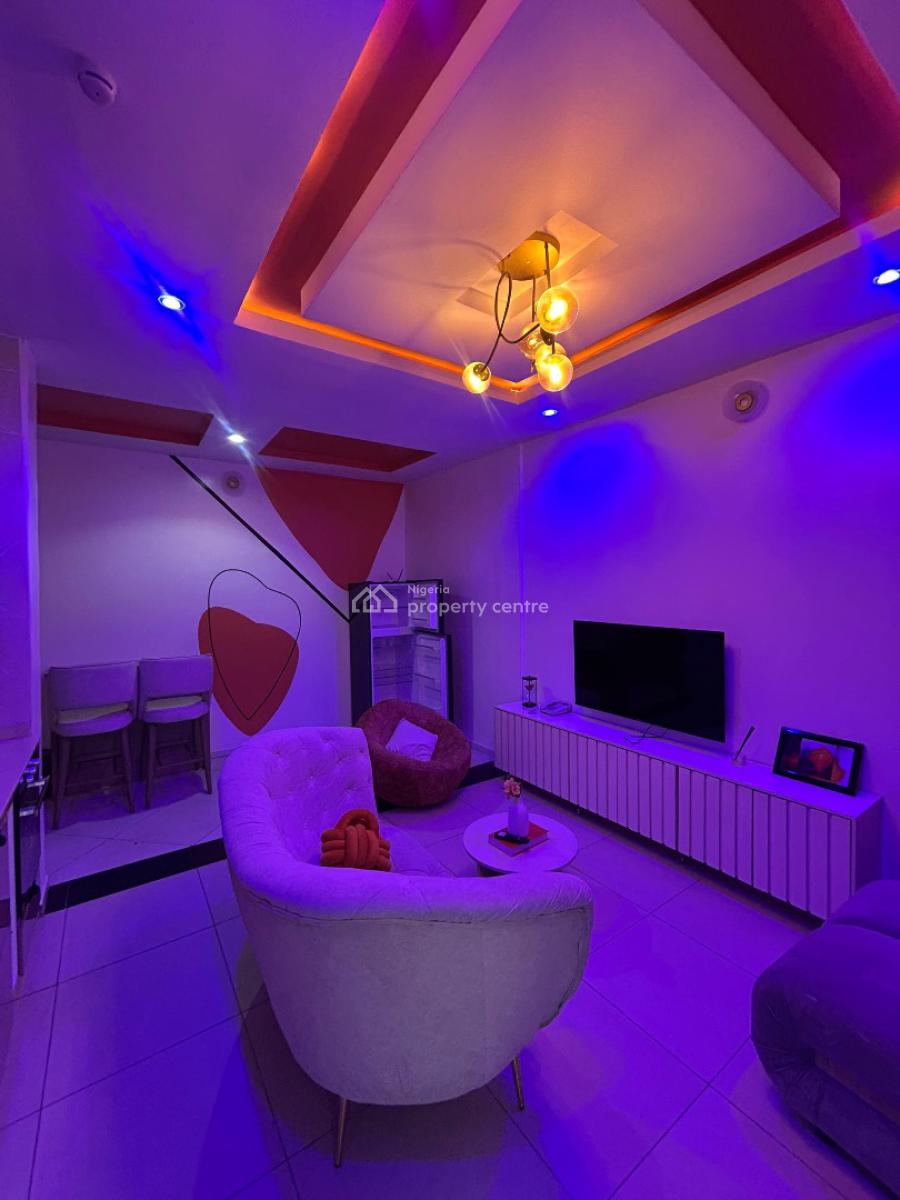 1 Bedroom Apartment with Swimming Pool in a Gated Estate., Lekki Phase 1, Lekki, Lagos, Flat / Apartment Short Let