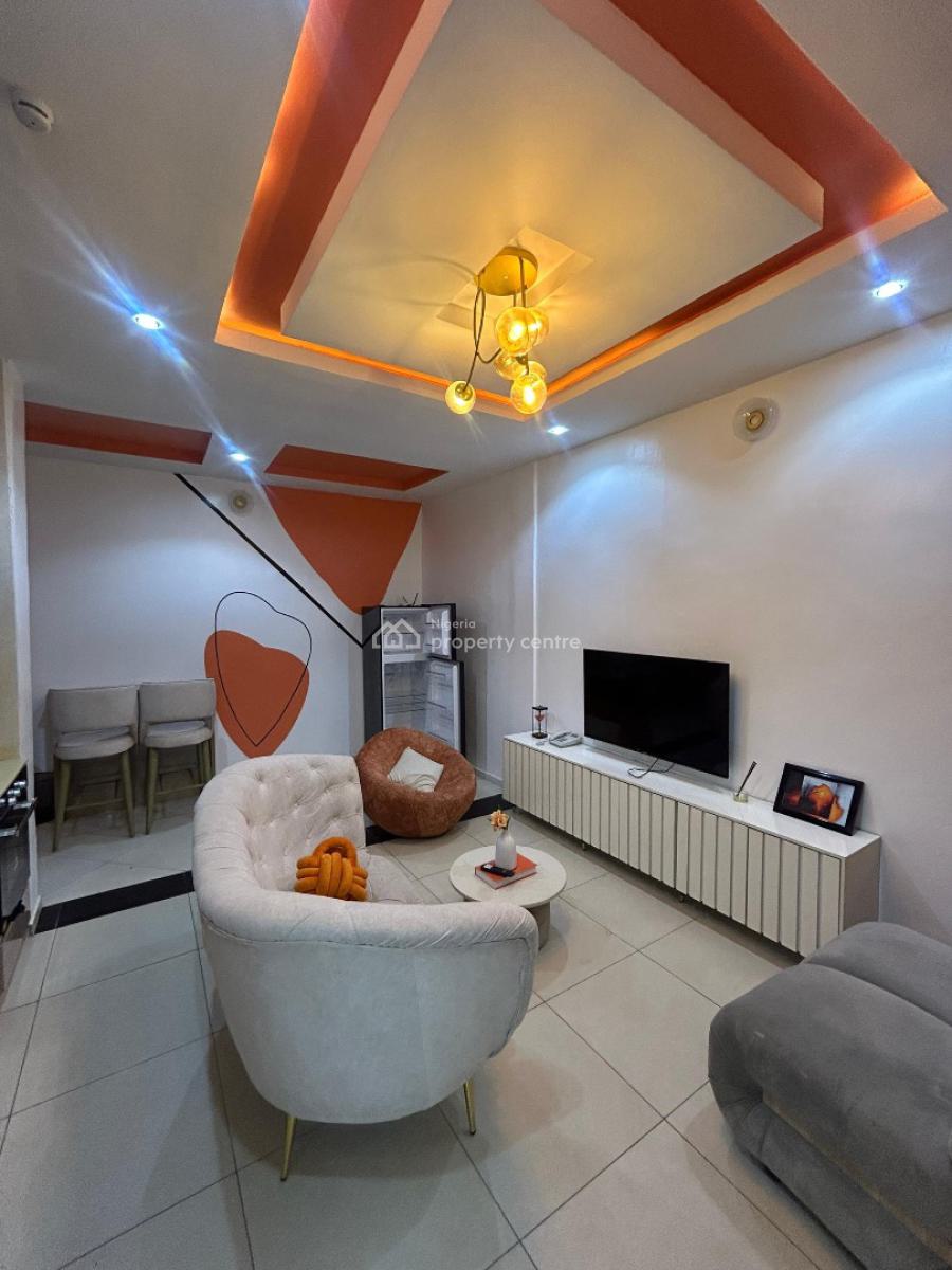 1 Bedroom Apartment with Swimming Pool in a Gated Estate., Lekki Phase 1, Lekki, Lagos, Flat / Apartment Short Let