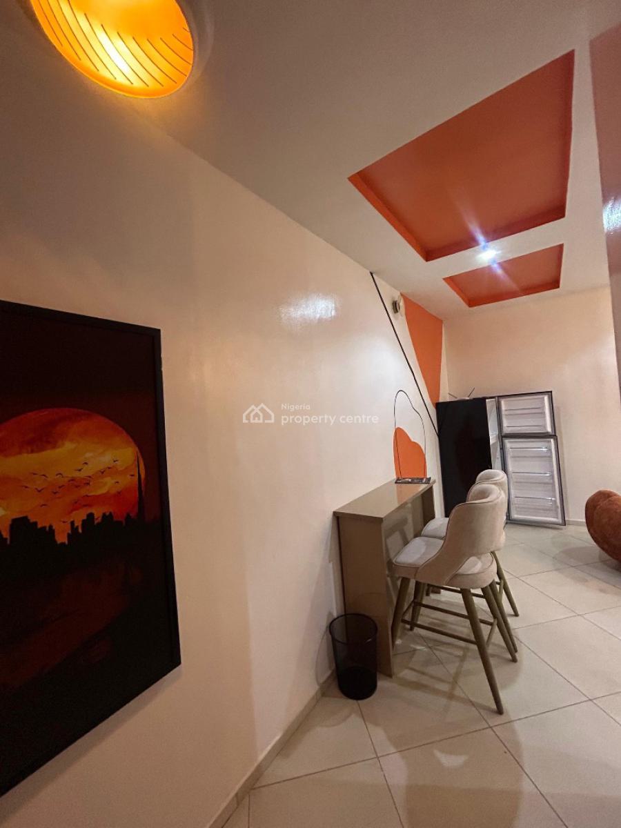 1 Bedroom Apartment with Swimming Pool in a Gated Estate., Lekki Phase 1, Lekki, Lagos, Flat / Apartment Short Let