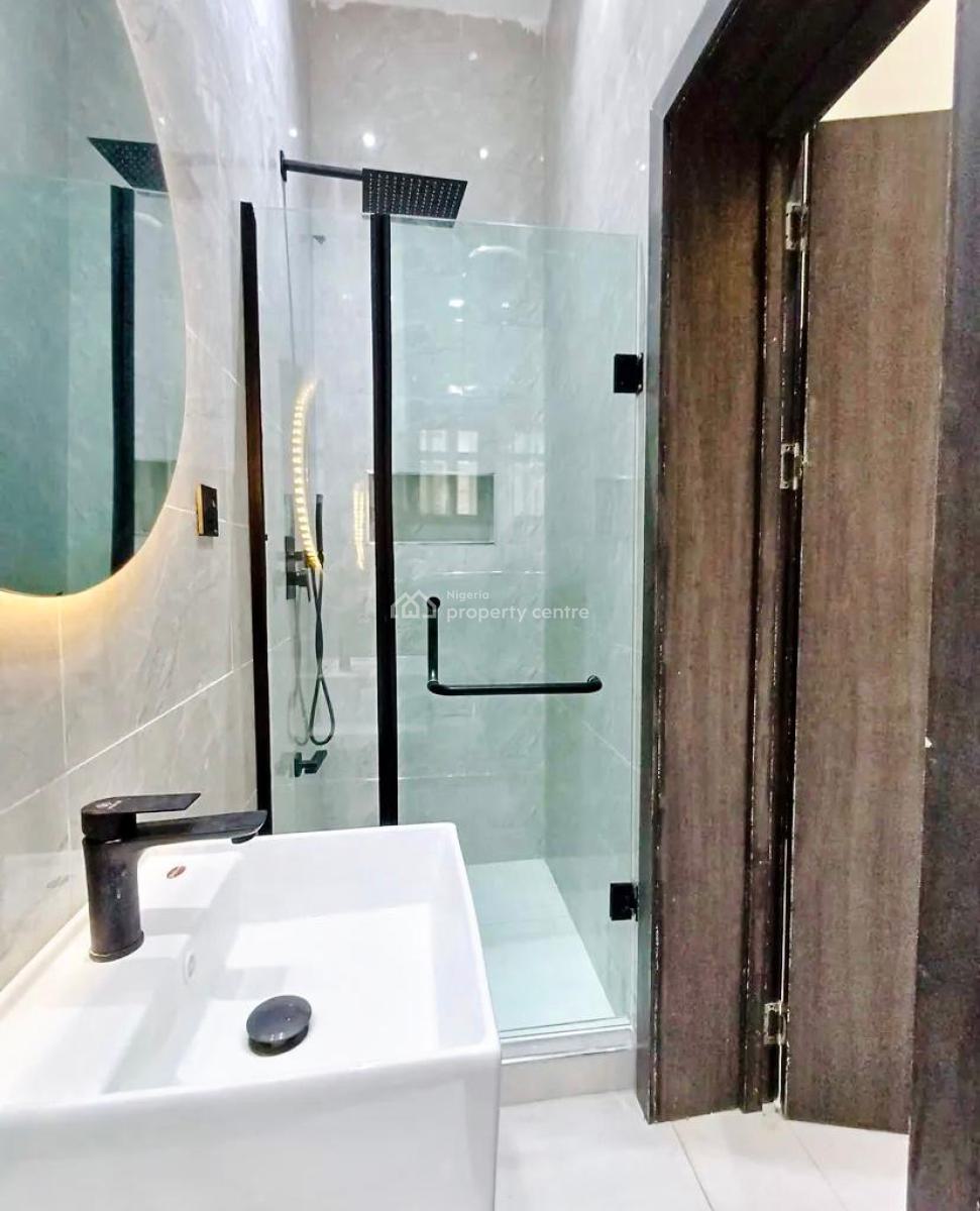 Luxury 2bedroom Apartment with a Bq Swimming Pool and Gym, Lekki Phase 1, Lekki, Lagos, Flat / Apartment for Rent