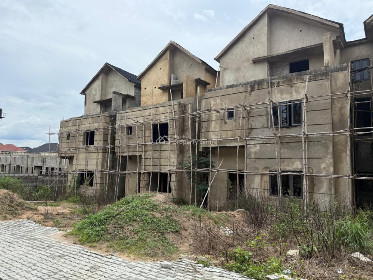 Distress Shell 5 Bedroom Terrace Duplex, Ken Nnamani Street, Wuye, Abuja, Terraced Duplex for Sale