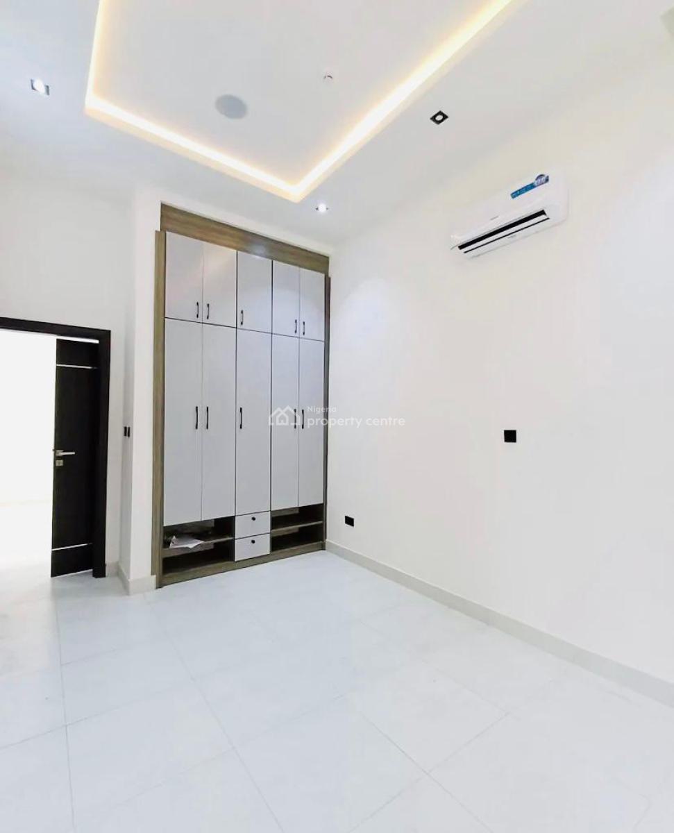 Luxurious 2-bedroom Apartment with Bq and Swimming Pool, Lekki Phase 1, Lekki, Lagos, Flat / Apartment for Rent
