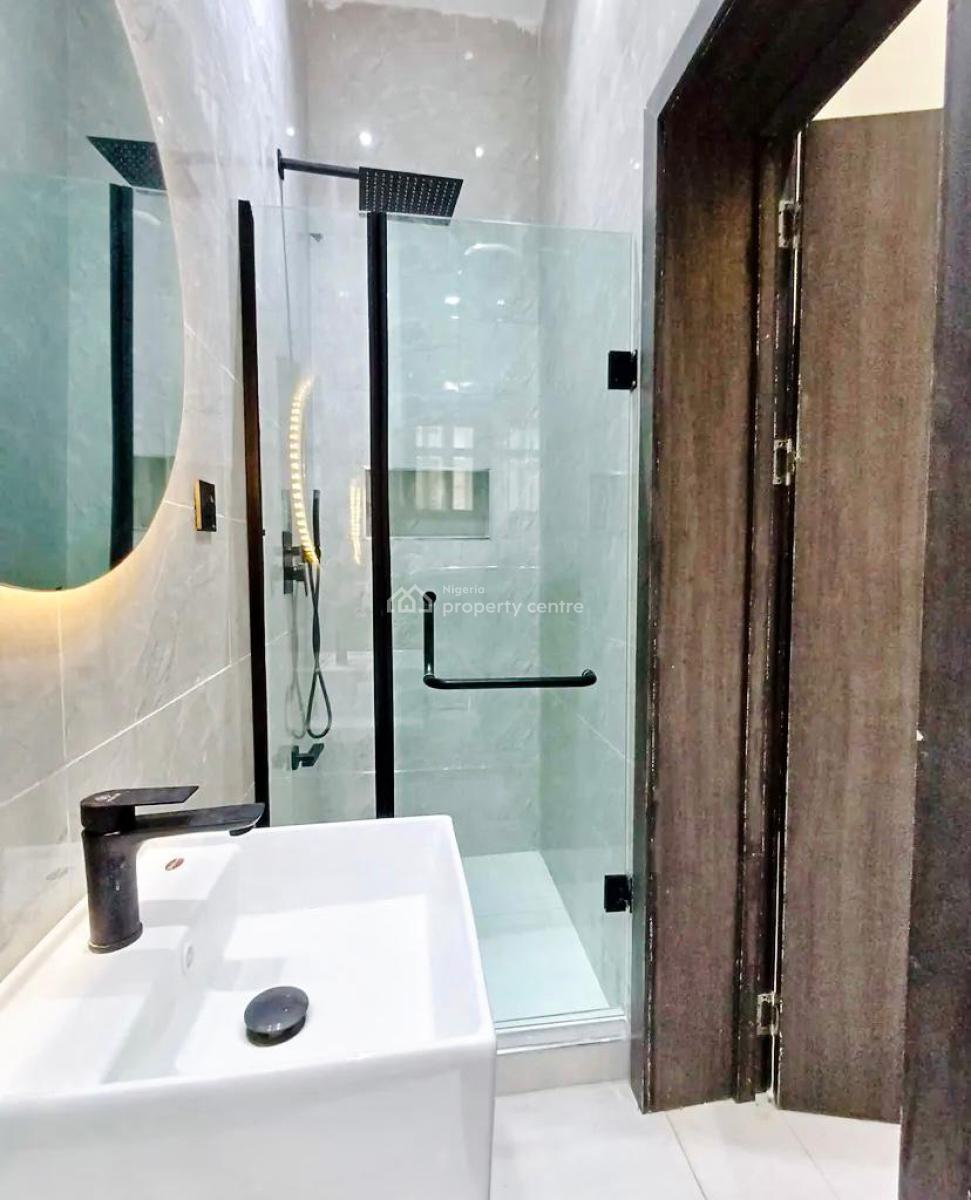 Luxurious 2-bedroom Apartment with Bq and Swimming Pool, Lekki Phase 1, Lekki, Lagos, Flat / Apartment for Rent