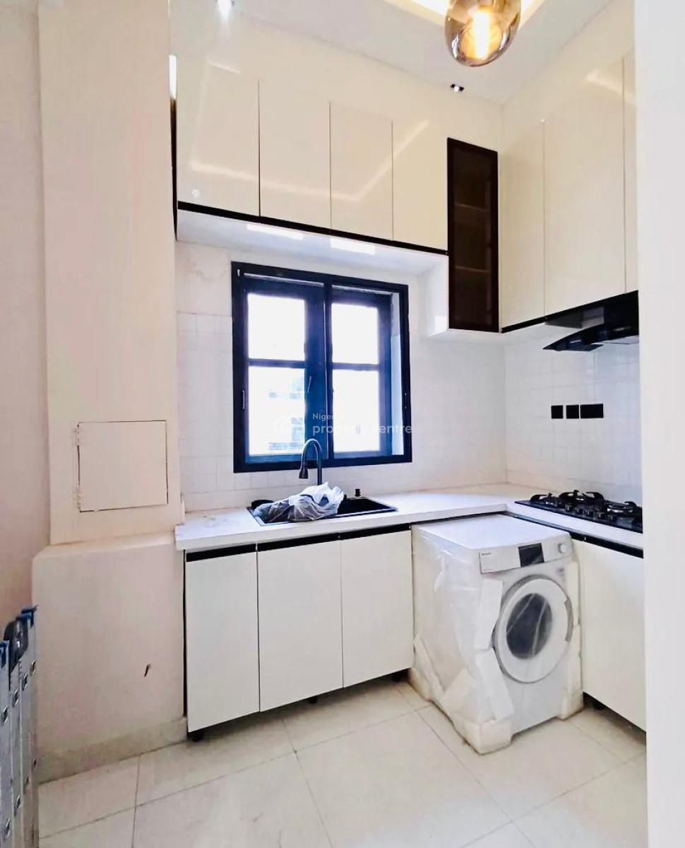 Luxurious 2-bedroom Apartment with Bq and Swimming Pool, Lekki Phase 1, Lekki, Lagos, Flat / Apartment for Rent