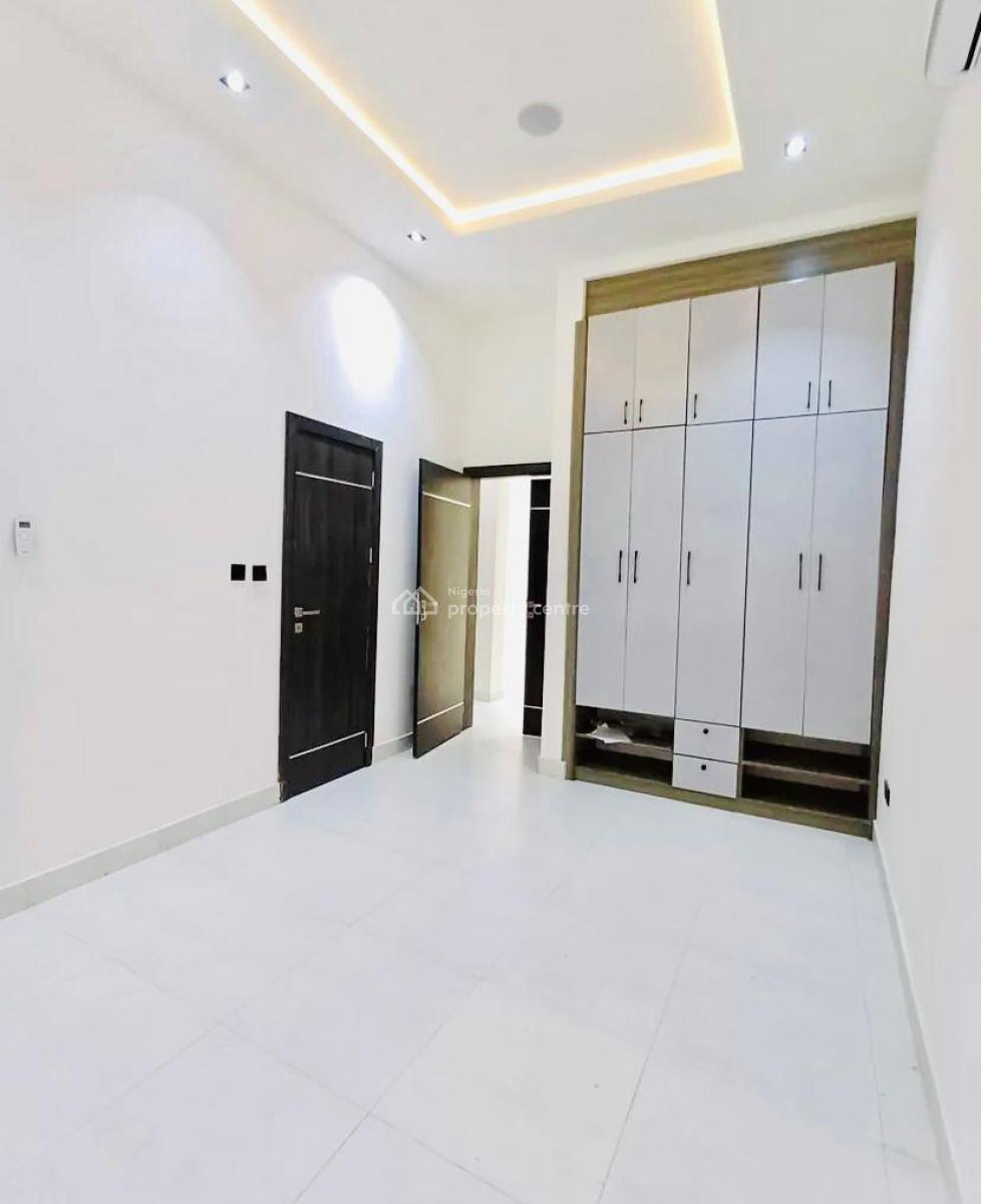 Luxurious 2-bedroom Apartment with Bq and Swimming Pool, Lekki Phase 1, Lekki, Lagos, Flat / Apartment for Rent
