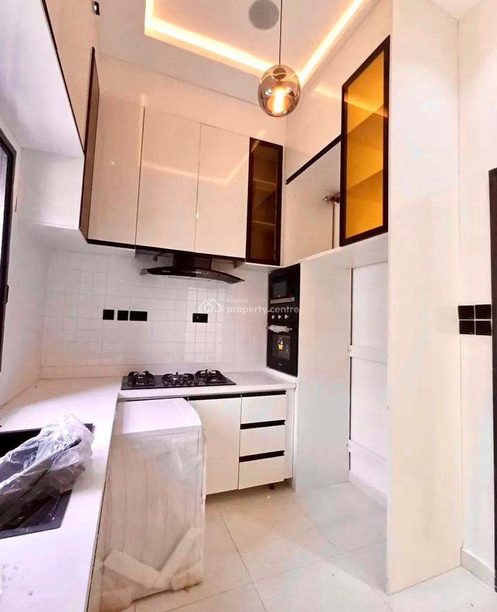 Luxurious 2-bedroom Apartment with Bq and Swimming Pool, Lekki Phase 1, Lekki, Lagos, Flat / Apartment for Rent