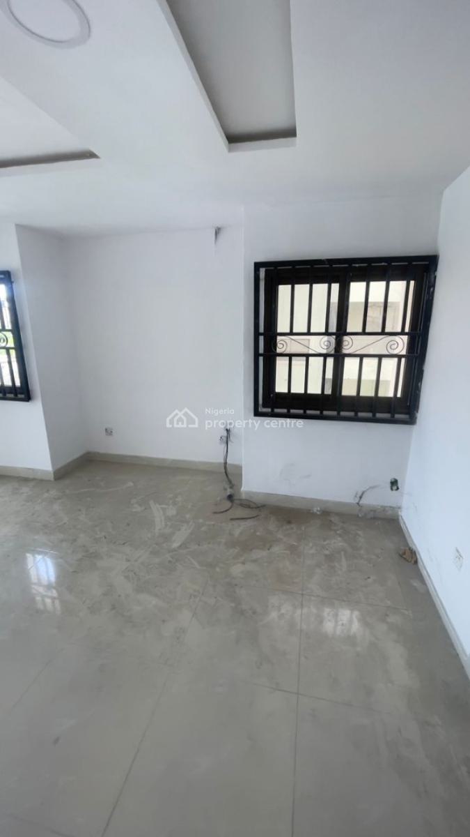 Upper Shop Space for Commercial Use, Lekki Phase 1, Lekki, Lagos, Shop for Rent