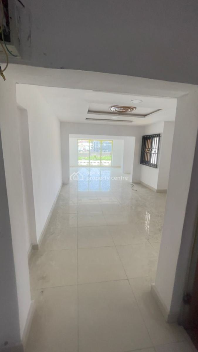 Upper Shop Space for Commercial Use, Lekki Phase 1, Lekki, Lagos, Shop for Rent