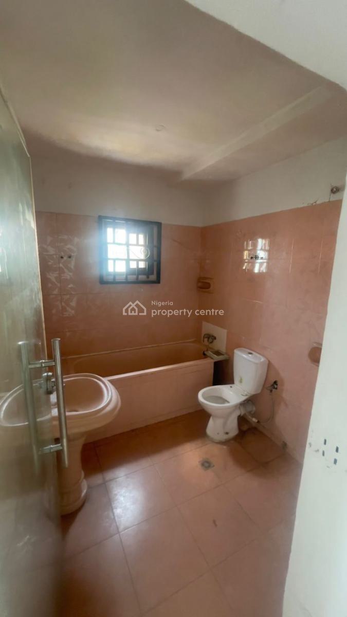 Upper Shop Space for Commercial Use, Lekki Phase 1, Lekki, Lagos, Shop for Rent